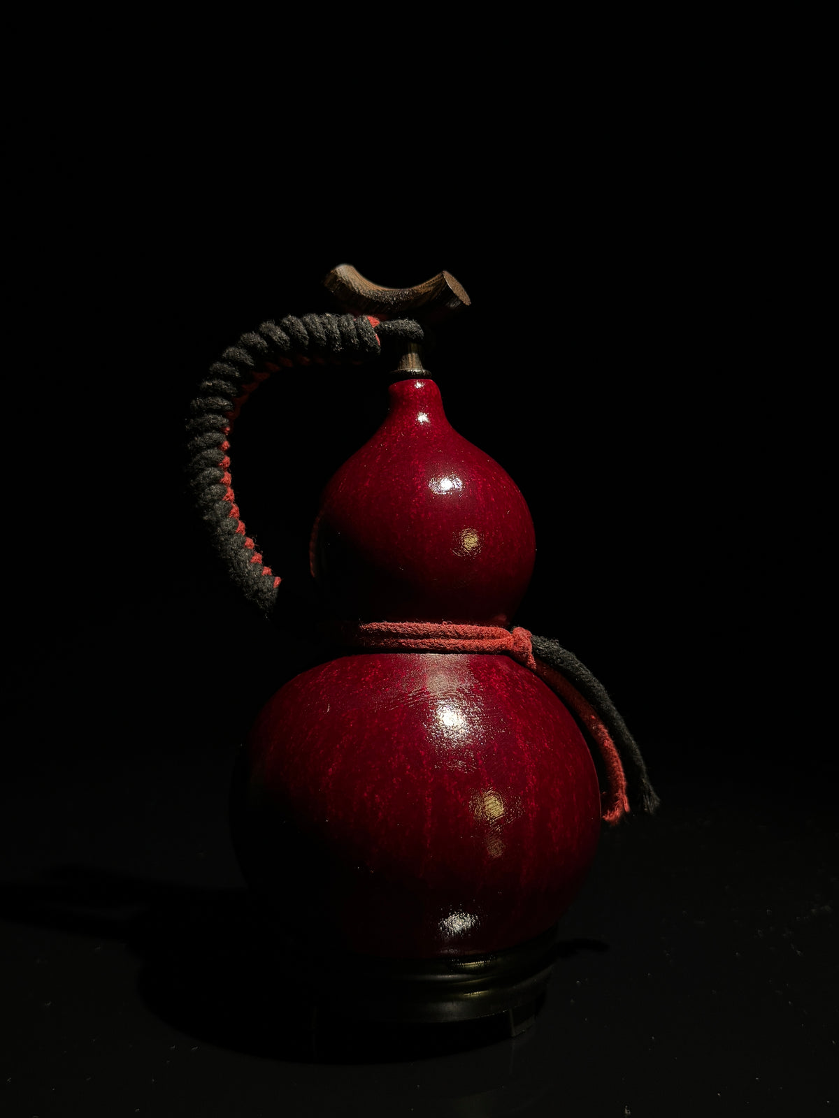 J001 red lacquered natural wine gourd, primary view