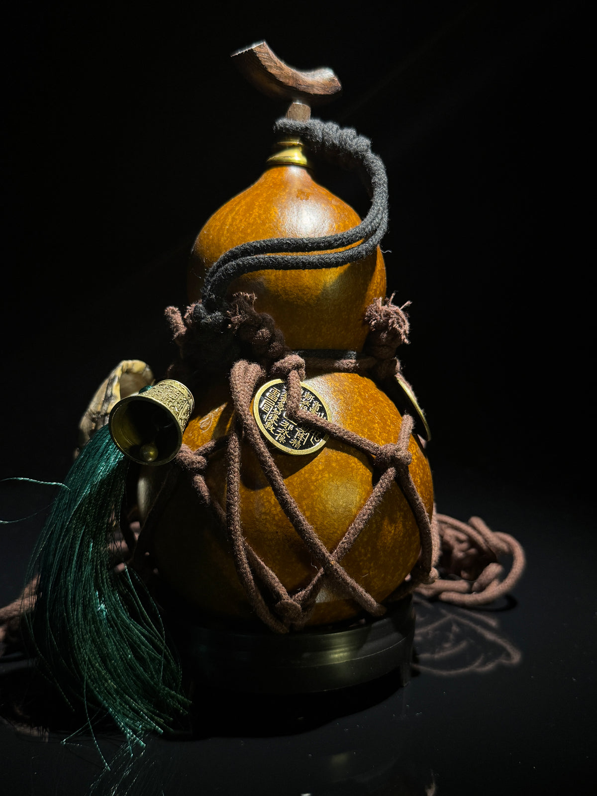 J002 natural wine gourd cordwork and charm details