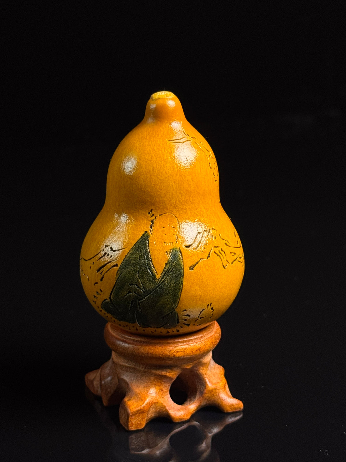 S003 painted natural gourd, primary view