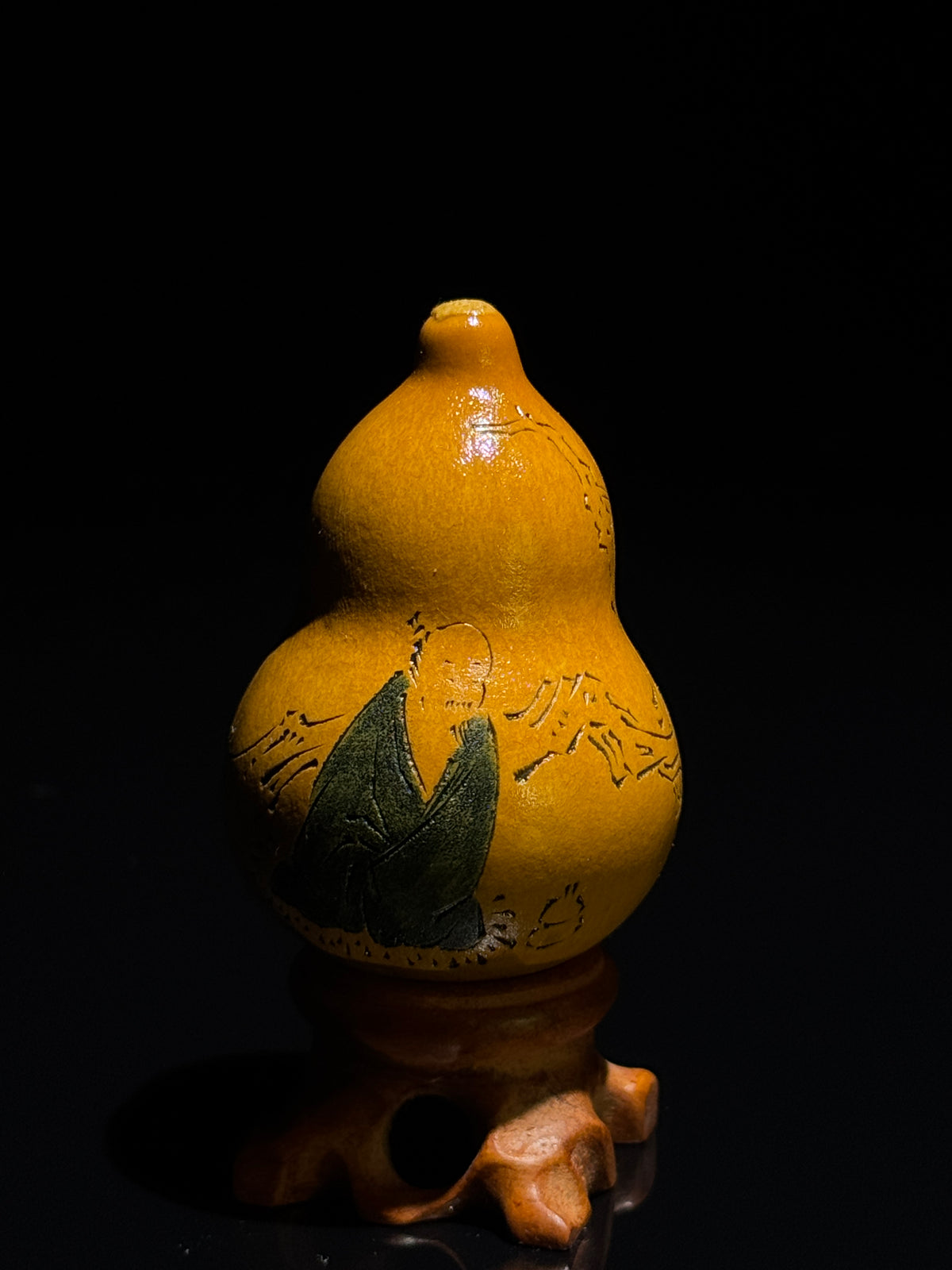 S003 painted natural gourd, detail view