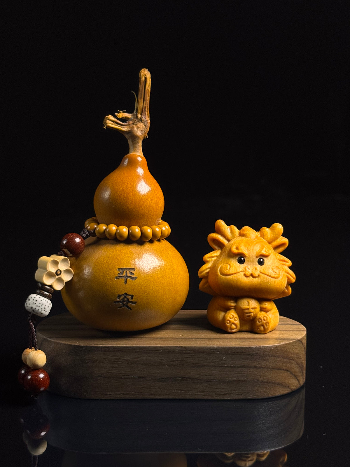 S004 crafted pear-shaped natural gourd, primary view