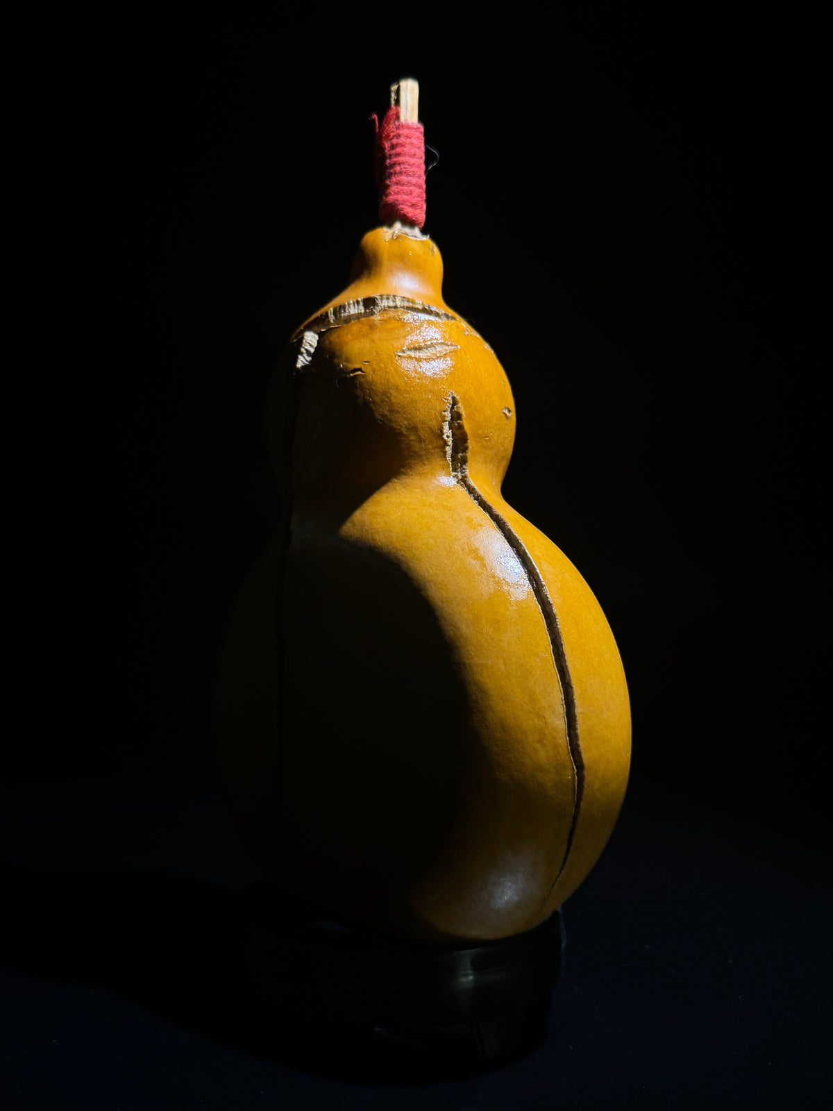 T004 natural-split crafted gourd, detail view